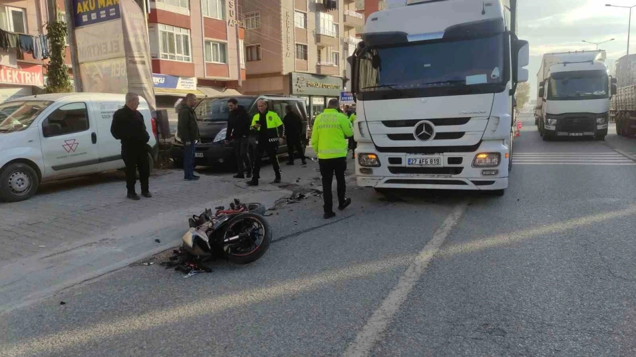 Tek teker üzerinde gitmek isterken kaza yaptı
