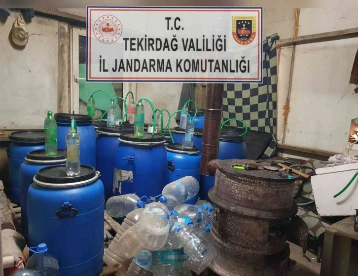 Tekirdağ’da 2 bin 180 litre sahte içki ele geçirildi
