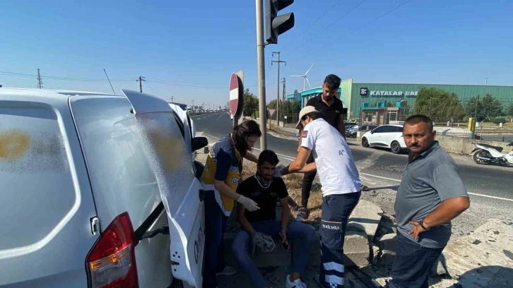 Tekirdağ’da hafif ticari araç ile otomobil çarpıştı: 2 yaralı
