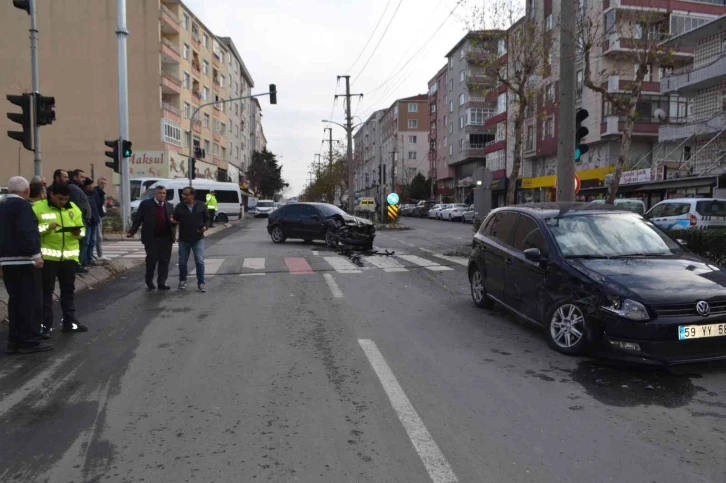 Tekirdağ’da iki aracın çarpıştığı yaralamalı kaza kamerada
