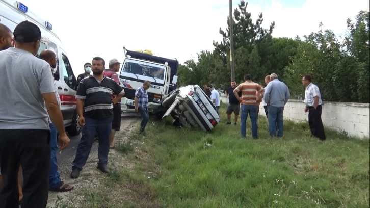 Tekirdağ’da kamyon ile otomobil çarpıştı: 4 yaralı
