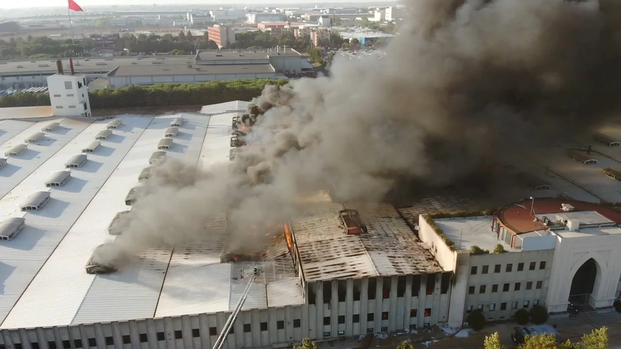 Tekirdağ’daki fabrika yangını 3 saattir devam ediyor
