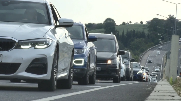 Tekirdağ-İstanbul yolunda dönüş yoğunluğu
