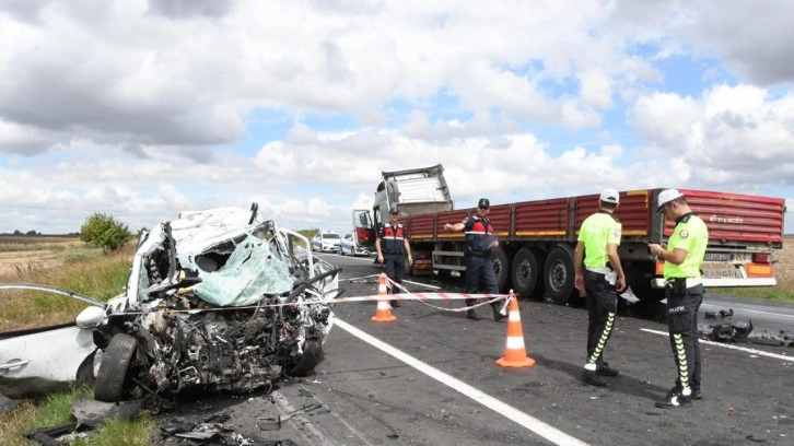 Tekirdağ'da otomobil ile TIR çarpıştı