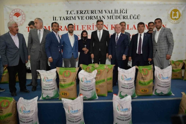 Tekman’da çiftçilere 20 ton buğday tohumu dağıtıldı
