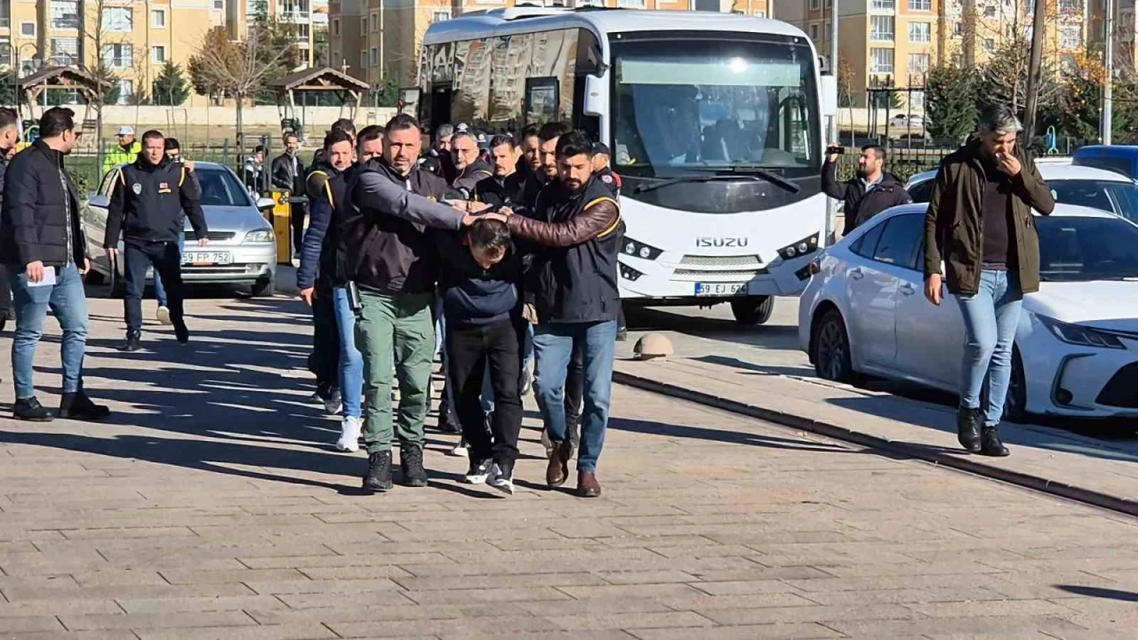 Teknik direktör cinayetinde 13 zanlı adliyede
