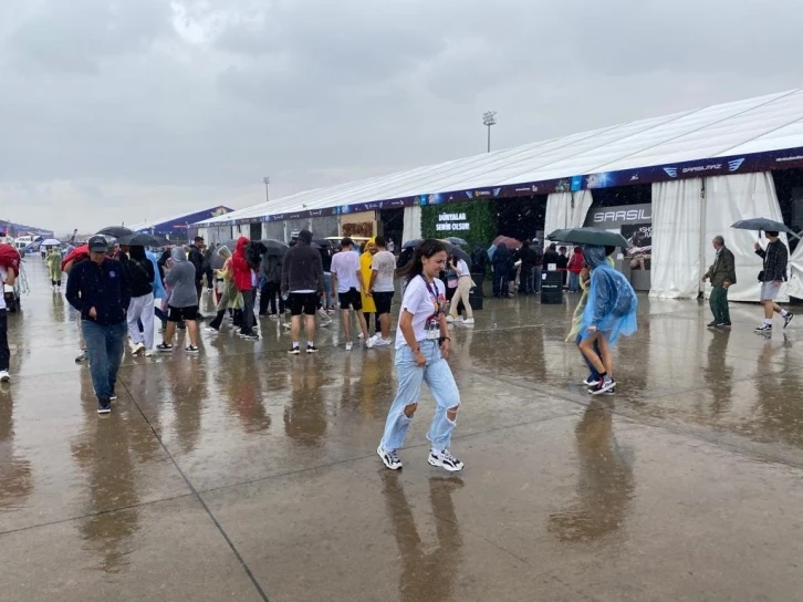 TEKNOFEST’te sağanak yağmura rağmen yoğun ilgi
