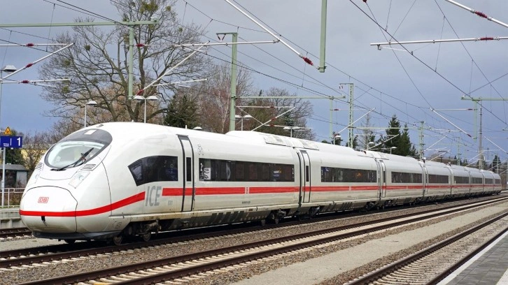 Telsiz sistemi arızalandı tren seferleri durduruldu