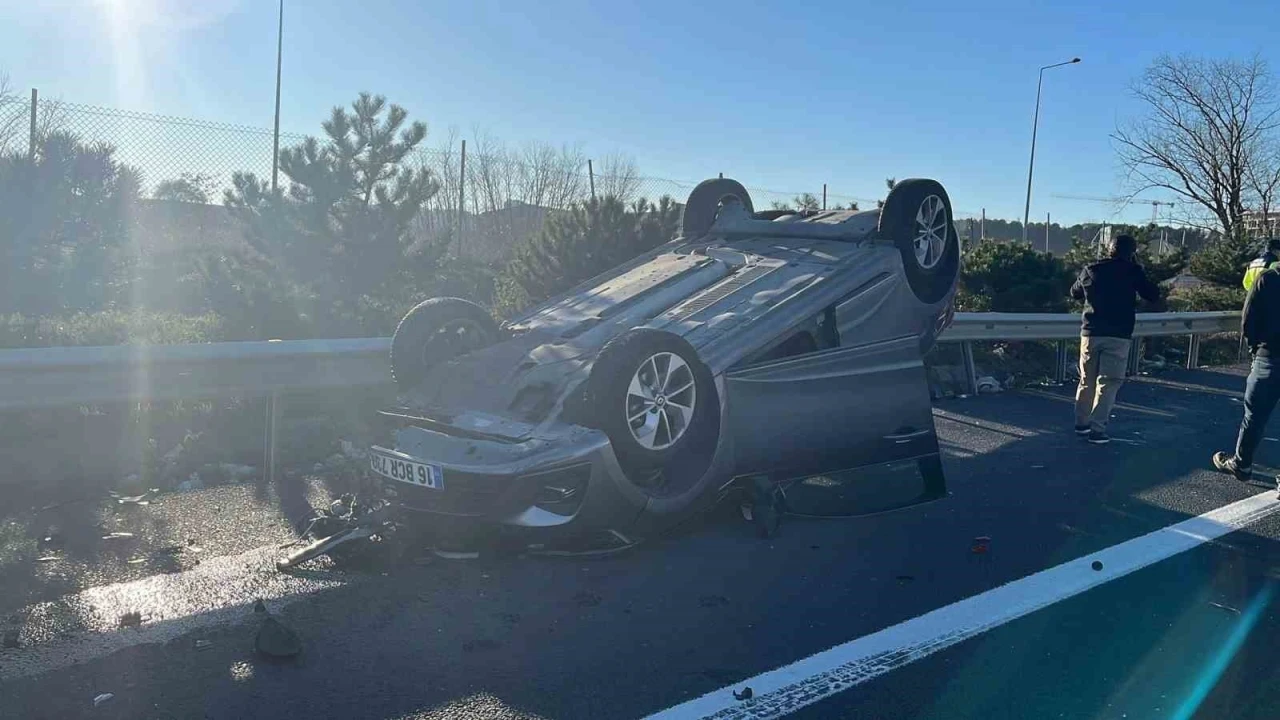 TEM’de çarpışan otomobillerin sürücüleri yarandı
