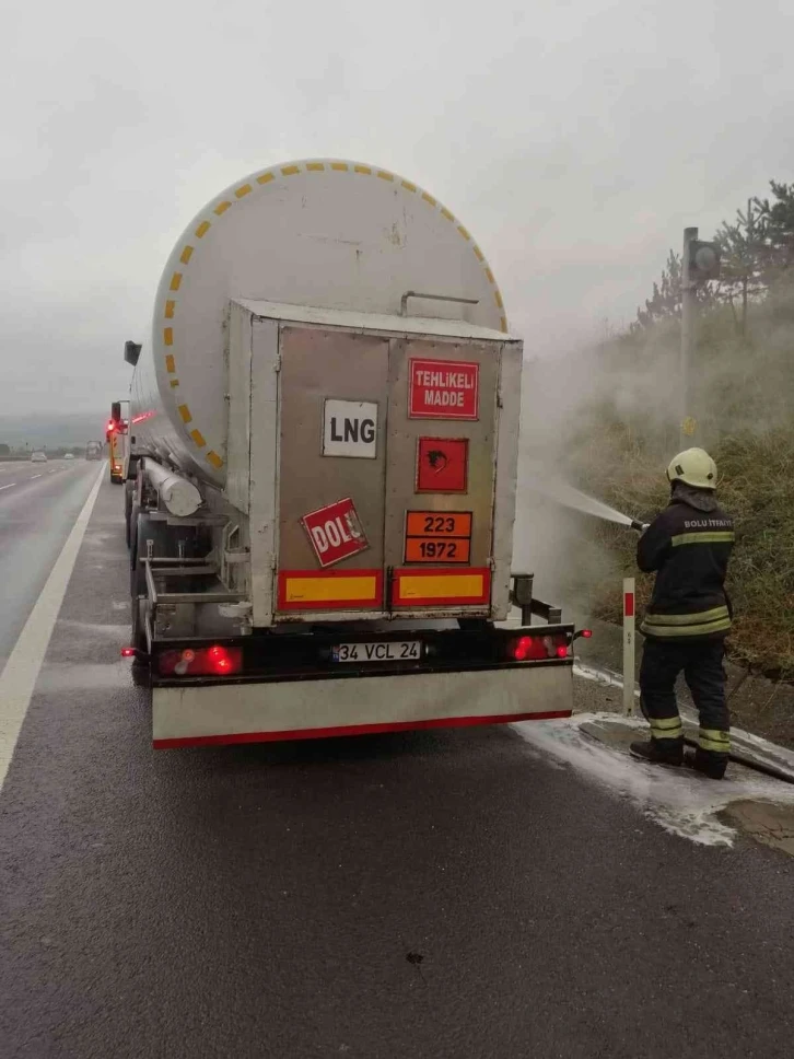 TEM’de LNG yüklü tankerde çıkan yangın büyümeden söndürüldü
