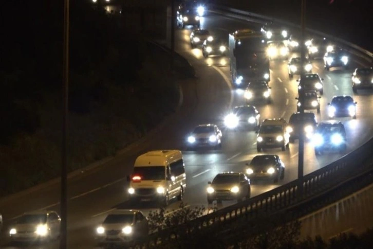 TEM Otoyolu'nun Kocaeli geçişine bayram trafiği yoğunluğu