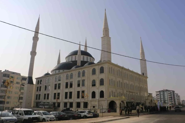 Temelini attığı cami, vefatının ardından çocukları tarafından tamamlandı
