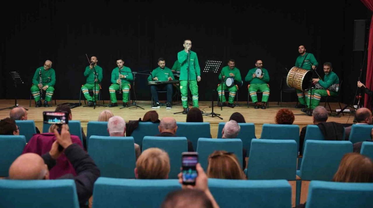 Temizlik işçileri bu kez kulakların pasını temizledi
