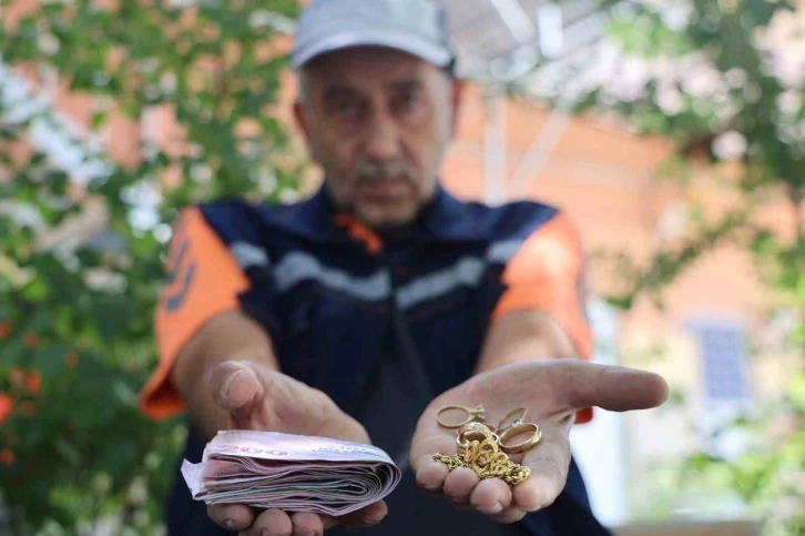 Temizlik işçisinden insanlık dersi: Altın ve para dolu cüzdanı polise teslim etti
