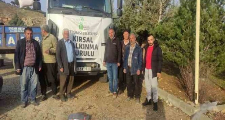 Tepebaşı Belediyesi’nden depremzede üreticiye yem desteği