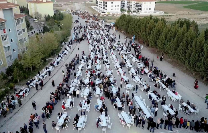 Tepebaşı’nda iftar bereketi sürüyor
