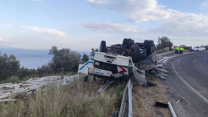 Ters dönen kamyonun altında kalan şoför hayatını kaybetti
