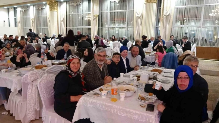 Terziler, tuhafiyeciler ve konfeksiyoncular iftarda bir araya geldi
