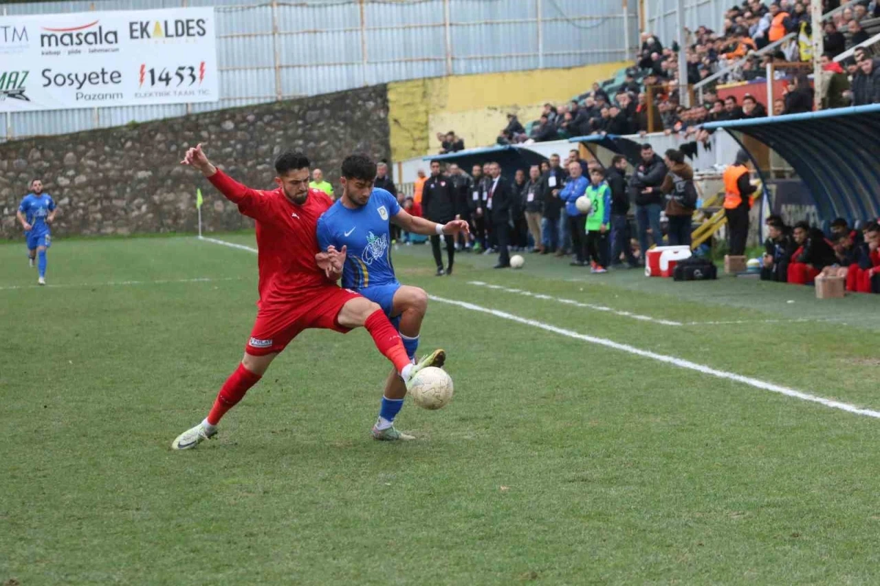 TFF 2.Lig: Belediye Derincespor:  0- Karaman FK: 0
