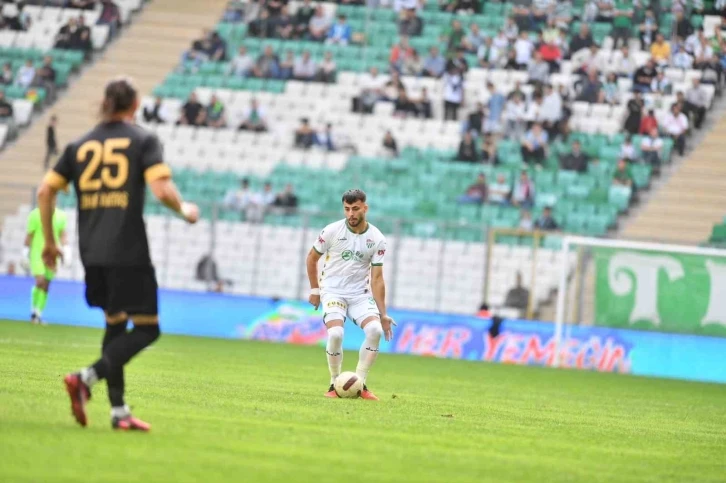 TFF 2. Lig: Bursaspor: 1 - Kırşehir FSK: 3
