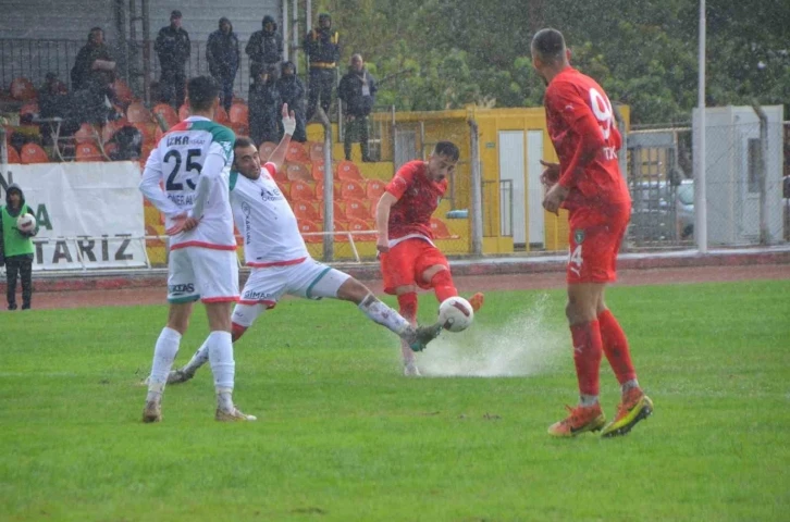 TFF 3. Lig: Efeler 09 SFK: 2 - Karşıyaka: 3
