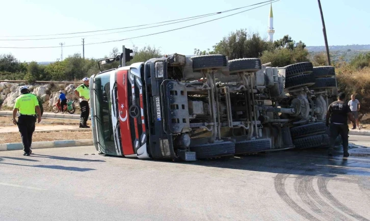 Tır ile beton mikseri çarpıştı: 1 yaralı
