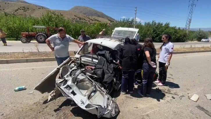 Tır ile çarpışan otomobildeki sürücü öldü
