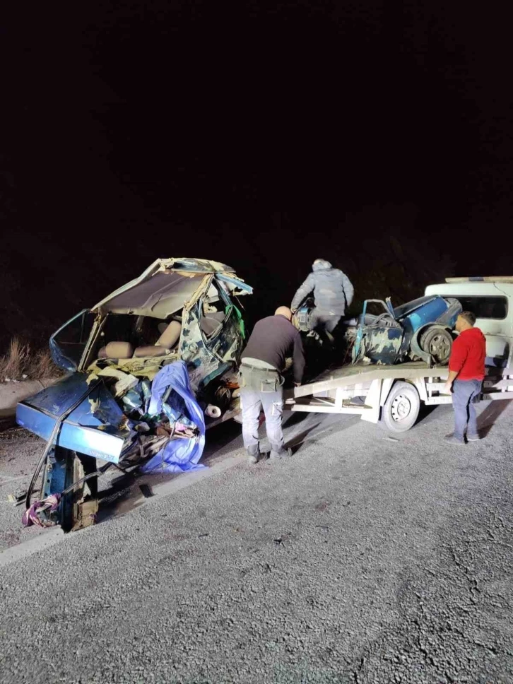 Tır ile otomobil çarpıştığı kaza da hayatını kaybedenlerin isimleri belli oldu
