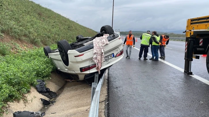 Tırla çarpışan lüks otomobil su kanalına devrildi: 2 yaralı
