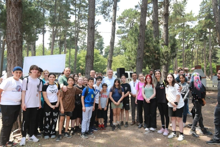 Tiyatro festivaline katılan okulun öğrencilerine özel doğa yürüyüşü
