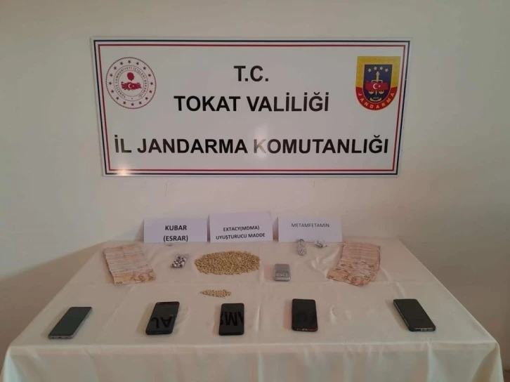 Tokat Jandarma Komutanlığından silah ve uyuşturucu operasyonu
