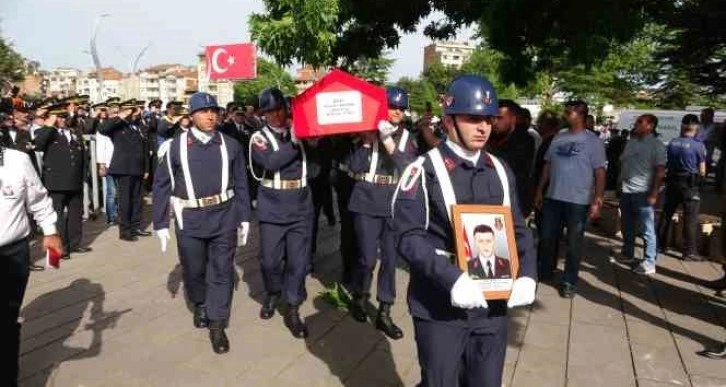 Tokat şehidini son yolculuğuna uğurladı