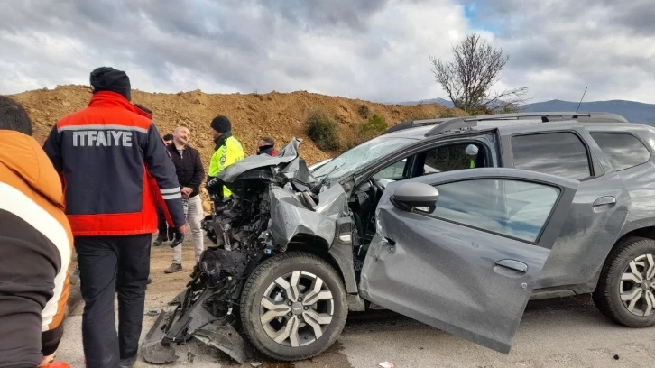 Tokat’ta bir cip kamyona ok gibi saplandı: 1 yaralı
