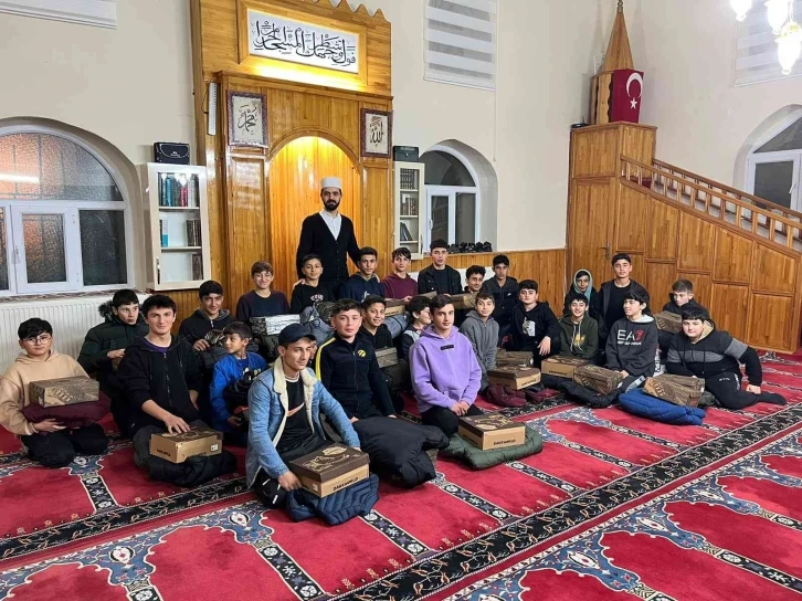 Tokat’ta camiye giden çocuklar ödüllendirildi
