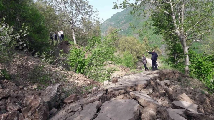 Tokat’ta eriyen kar suları heyelana neden oldu
