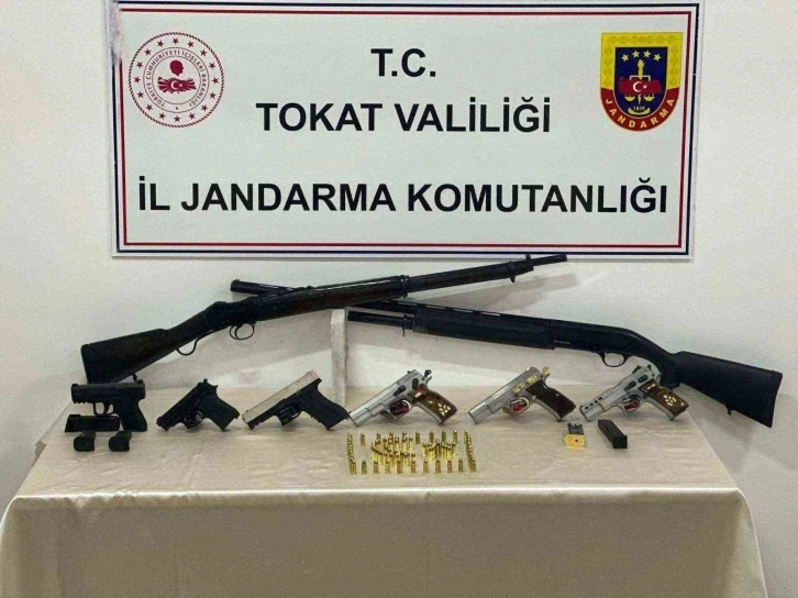 Tokat’ta jandarmadan uyuşturucu ve silah operasyonu: 4 kişi tutuklandı
