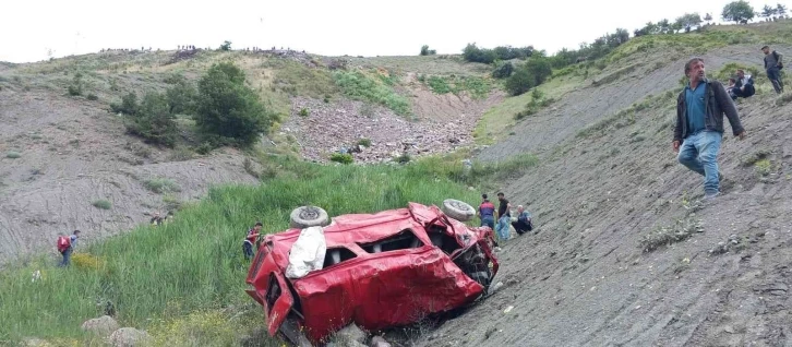 Tokat’ta minibüs uçuruma yuvarlandı. 4 ölü, 1 yaralı
