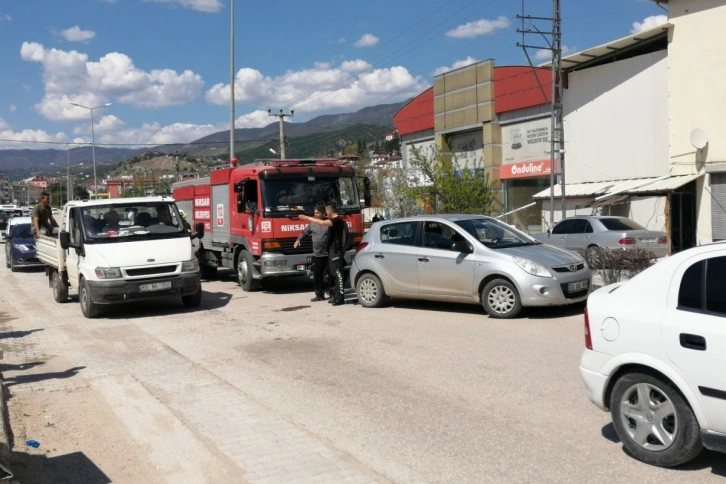 Tokat’ta motosiklet otomobile çarptı: 2 yaralı