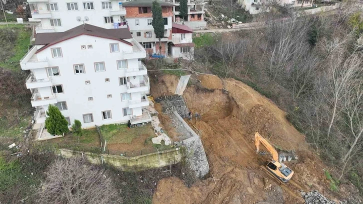 Toprak kaymasının meydana geldiği alan güvenli hale getirildi
