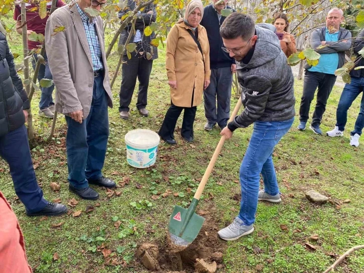 Toprak numunesi alımı uygulamalı gösterildi
