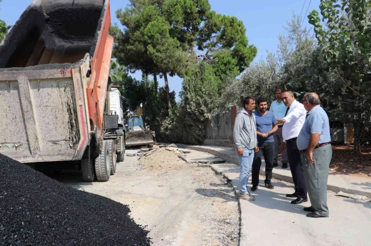 Toroslar’da alt yapı çalışmaları biten yollar asfaltlanıyor
