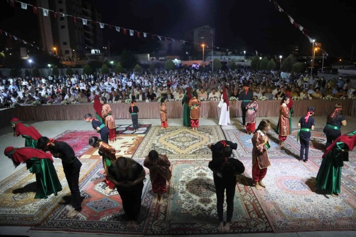 Toroslar’da binlerce kişi aşure etkinliğinde buluştu
