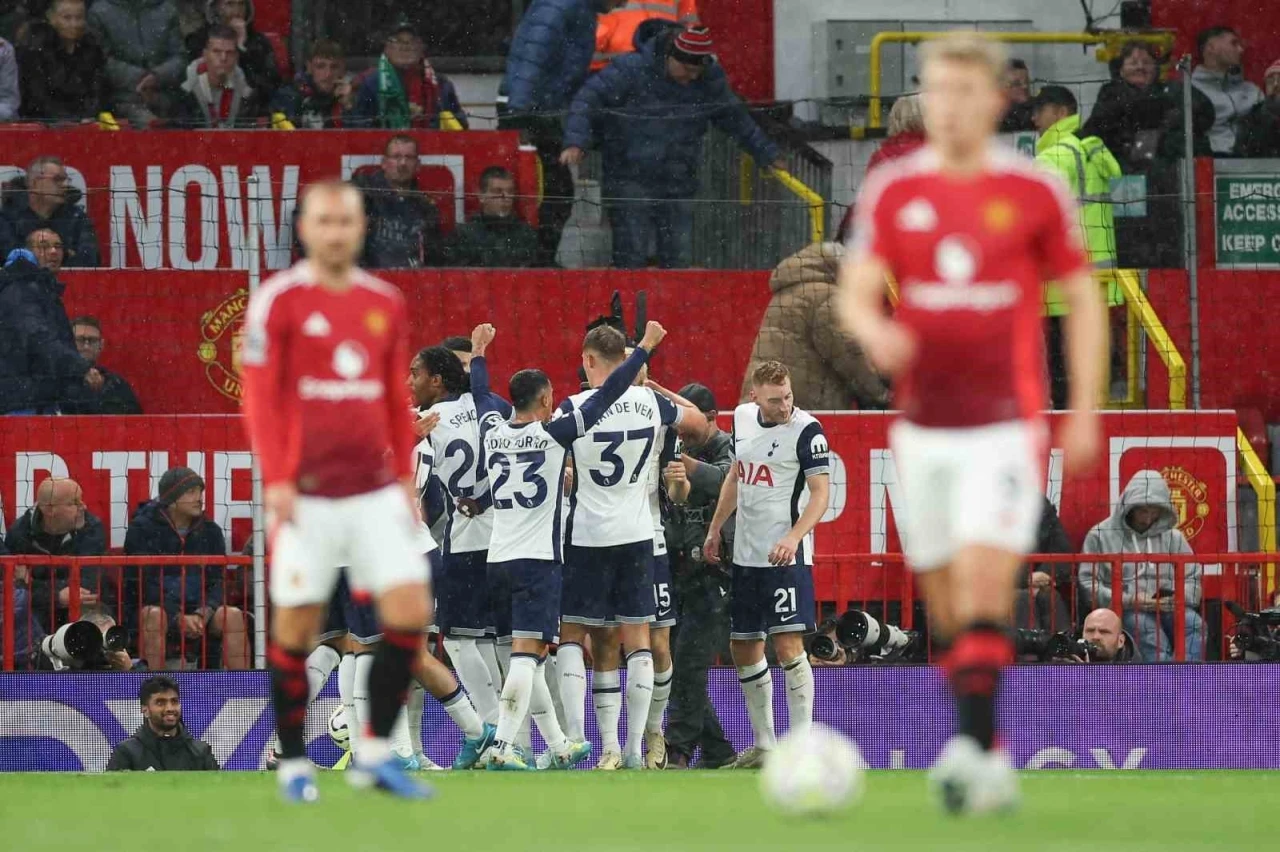 Tottenham, Manchester United deplasmanını 3-0 ile geçti
