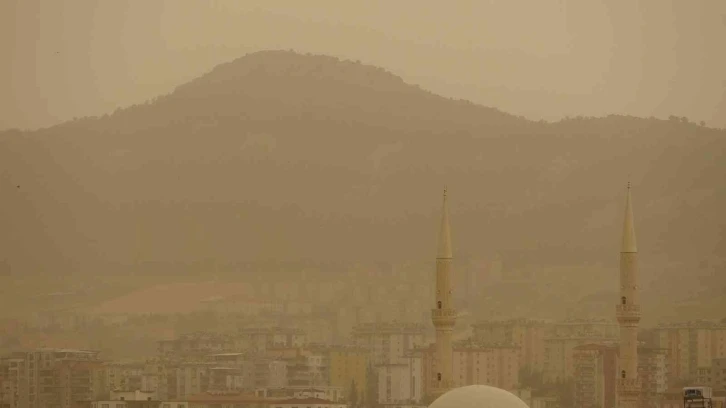 Toz bulutu Adıyaman’ı etkisi altına aldı
