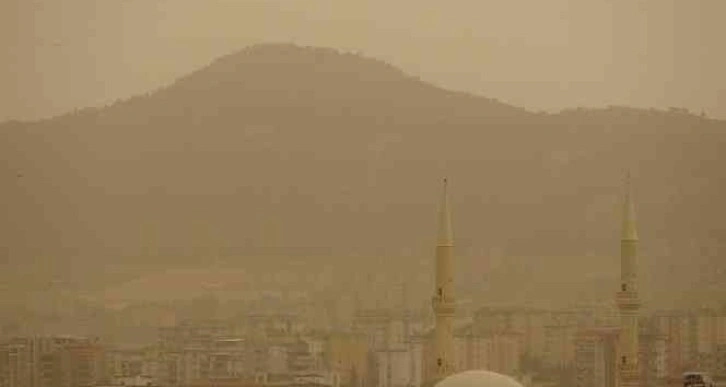 Toz bulutu Adıyaman’ı etkisi altına aldı