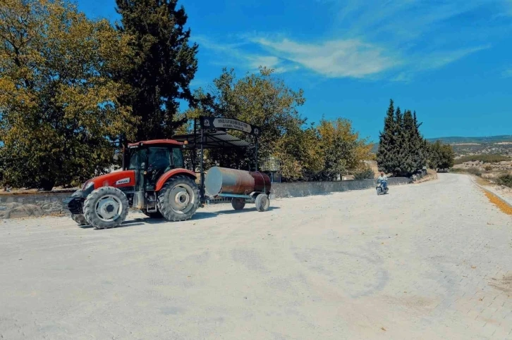 Toz ve çamurdan geçilmeyen sokaklar yenileniyor
