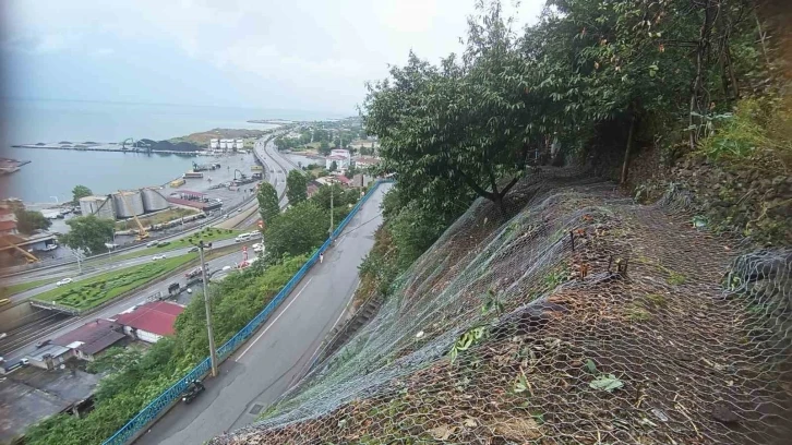 Trabzon’da tehlikeli yamaca çelik ağlı önlem
