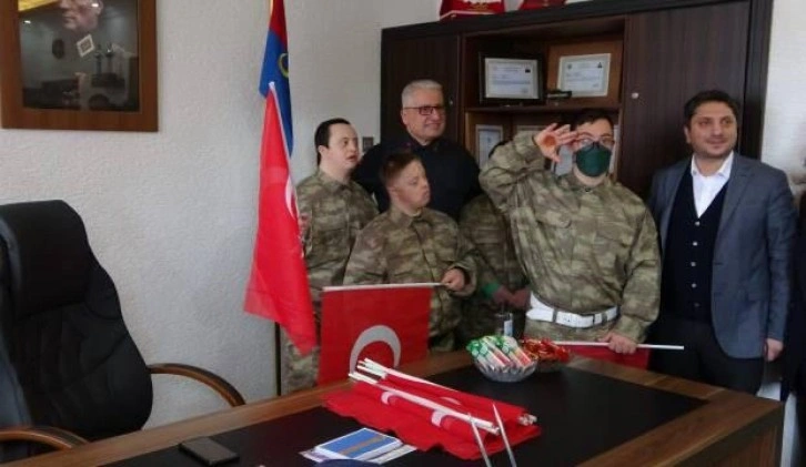 Trabzon'da 4 Down Sendromlu genç bir günlüğüne jandarma oldu