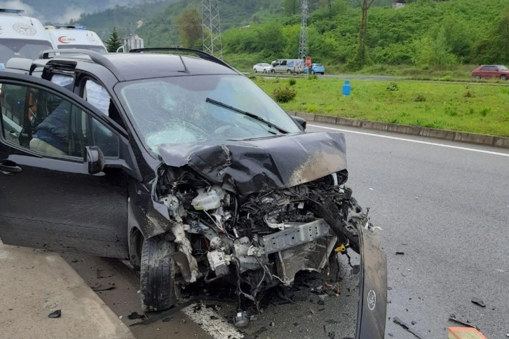 Trabzon'un Araklı ilçesinde trafik kazası: 5 yaralı