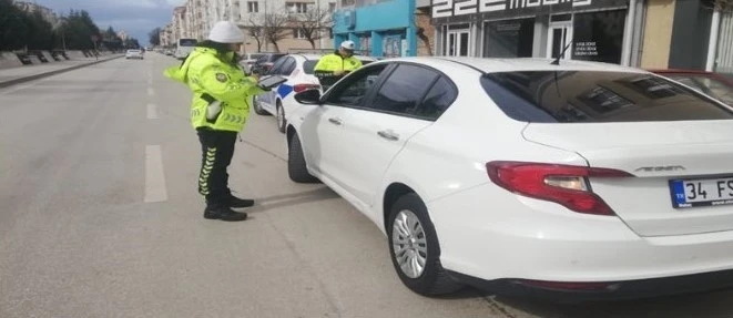 Trafik denetimlerinde toplam 21 bin 984 sürücü ve araç sorgulandı
